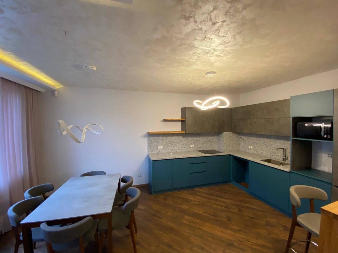 Modernes Haus im Zentrum von Ravda – luxuriöses bezugsfertiges Zuhause mit ausgezeichneter Lage und eigenem Grundstück