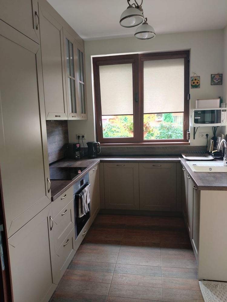 Geräumiges dreistöckiges Einfamilienhaus im Zentrum von Ravda – Komfort, Prestige und vollständige Unabhängigkeit