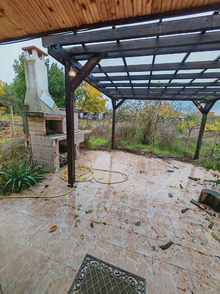 Freistehendes zweistöckiges Haus mit großem Garten und Weinberg im Dorf Poroy – Raum, Komfort und Ruhe