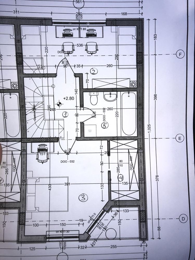 Dreistöckiges Reihenhaus in Banevo – moderne Bauweise, Hof und zwei Parkplätze