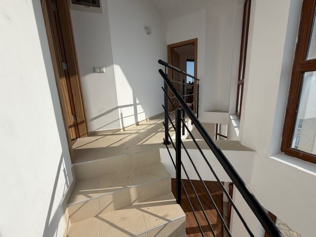 Luxuriöses zweistöckiges Haus mit Meerblick in Aheloy