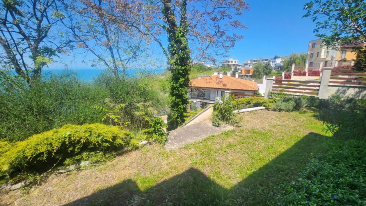 Wunderschönes dreistöckiges Haus in erster Meereslinie in Sosopol mit Panoramablick auf die Paradiesbucht