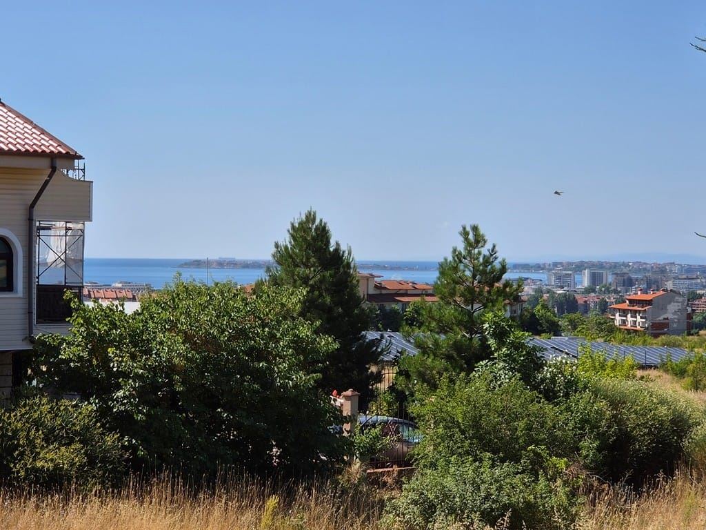 Geräumiges Townhouse in einer Boutique-Wohnanlage – vollständig möbliert, nahe am Meer und mit niedrigen Betriebskosten