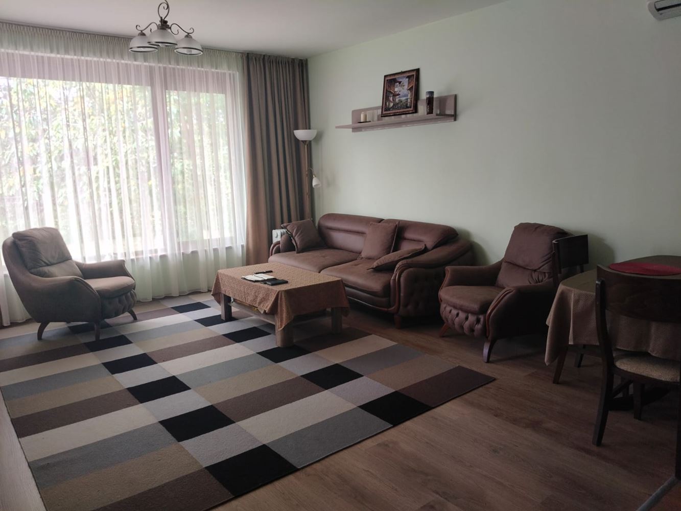 Geräumiges dreistöckiges Einfamilienhaus im Zentrum von Ravda – Komfort, Prestige und vollständige Unabhängigkeit