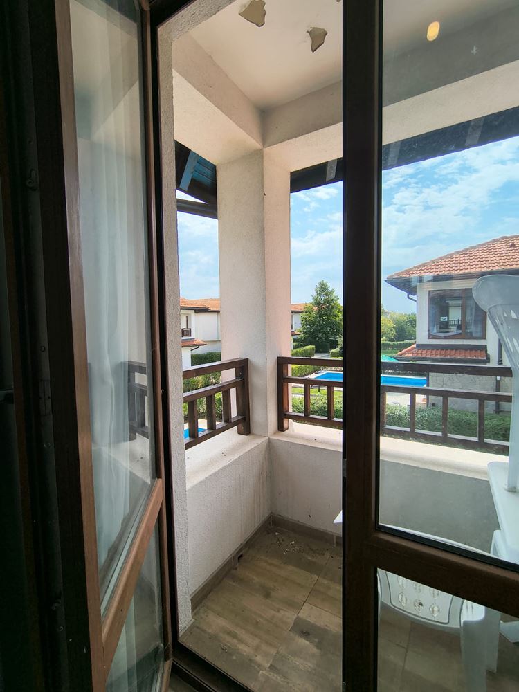 Zweistöckiges Haus mit Swimmingpool und eigenem Garten mit Stellplatz in Aheloy – vollständig möbliert und bezugsfertig