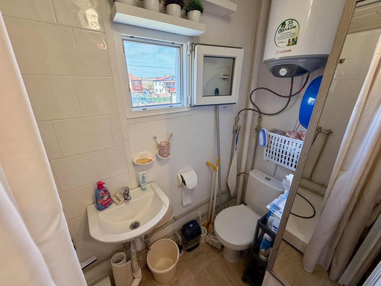 Grundstück mit Haus und fertigem Erweiterungsprojekt im Dorf Poroy – Natur, Ruhe und Investitionspotenzial nur wenige Minuten vom Meer entfernt