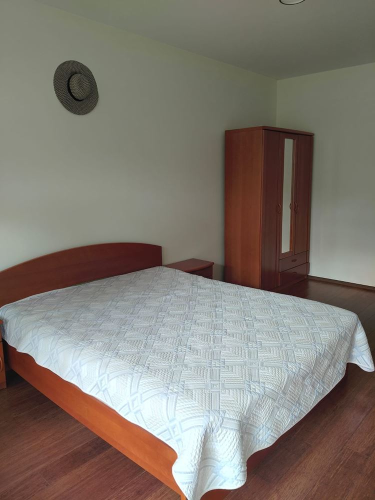 Geräumiges dreistöckiges Einfamilienhaus im Zentrum von Ravda – Komfort, Prestige und vollständige Unabhängigkeit